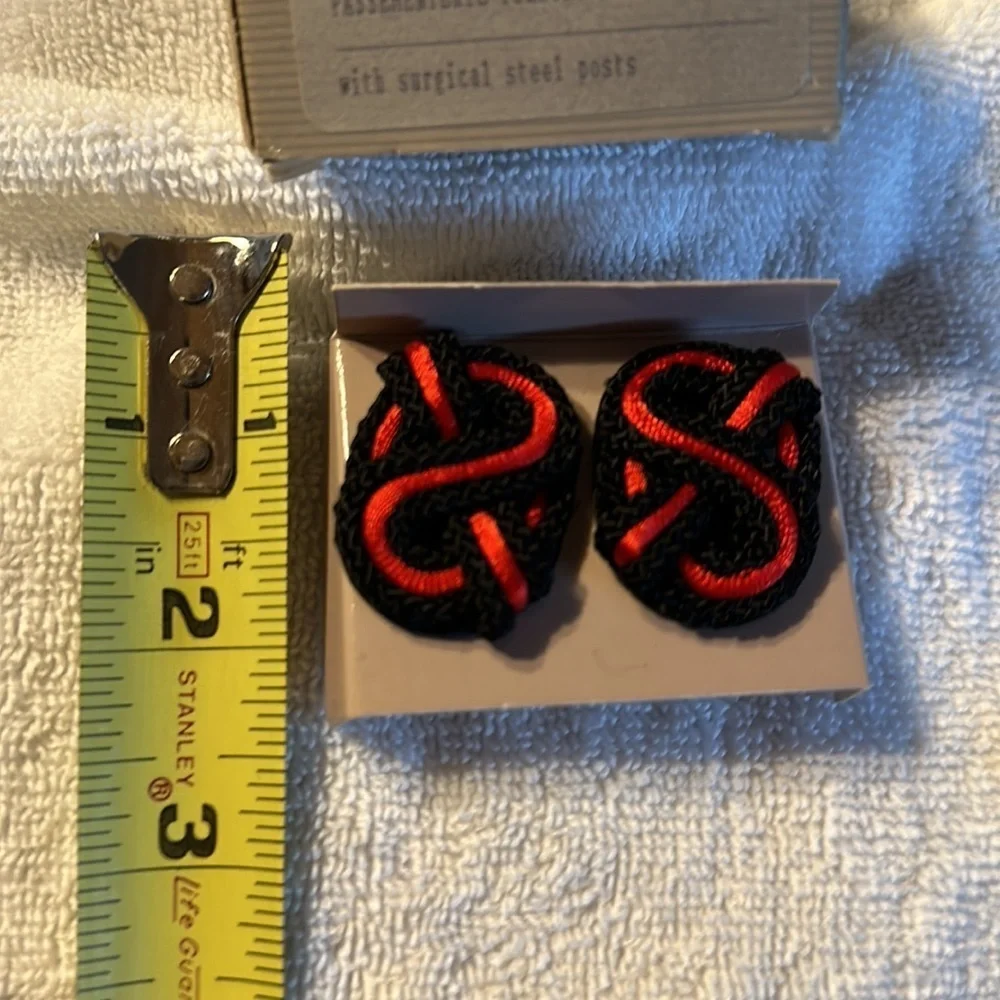 Avon Vintage 1990 Passementerie Pierced Earrings Red/Black